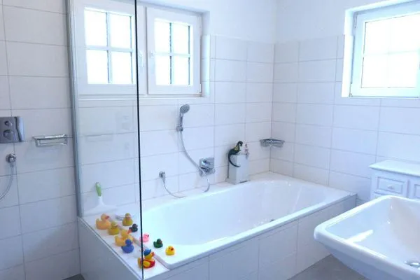 Badewanne im Ferienhaus Koggenhüs in Norddorf auf Amrum  Ferienhaus *Koggenhüs*