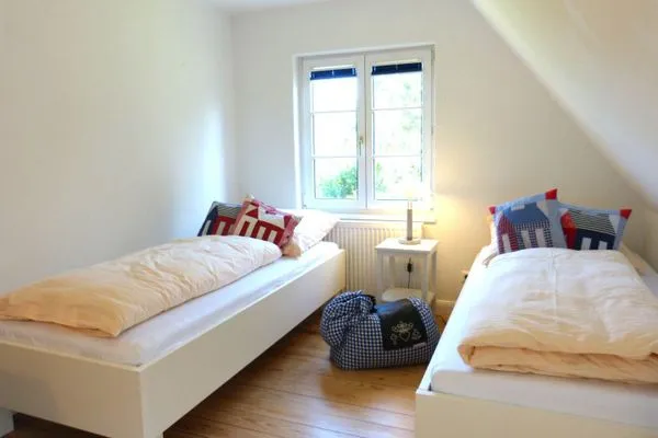 Einzelbetten-Schlafzimmer im Ferienhaus Koggenhüs in Norddorf auf Amrum  Ferienhaus *Koggenhüs*