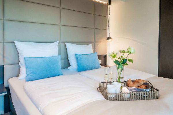 Exklusive Suite mit Sauna, Panorama-Fenstern & Ostseeflair