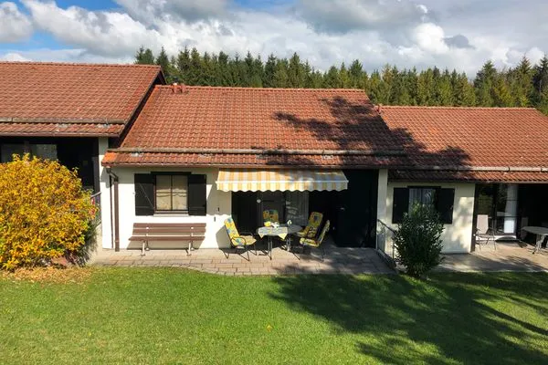 Hauptansicht Feriendorf Hochbergle Haus 95