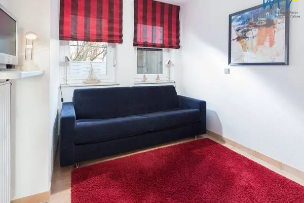 Schlafzimmer mit bequemer Schlafcouch Haus Ebbe und Flut Ferienwohnung Deichläufer