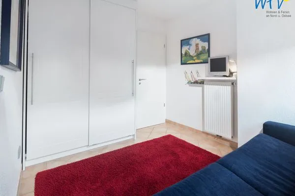 Schlafzimmer mit bequemer Schlafcouch Haus Ebbe und Flut Ferienwohnung Deichläufer