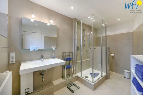 Badezimmer Logirhaus Doyen Ferienwohnung Robbenplate