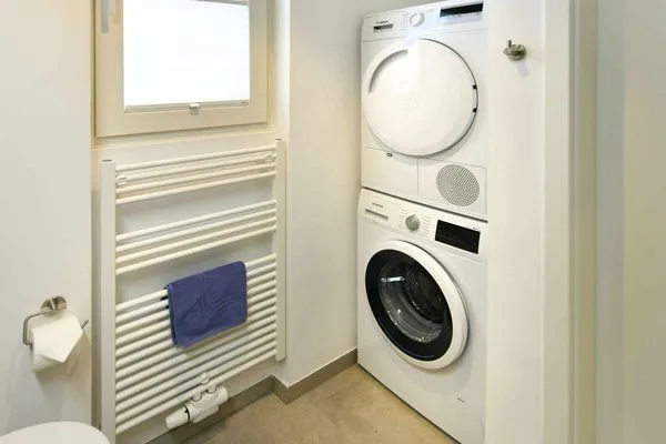 Badezimmer Haus Nordland Ferienwohnung Gartenblick