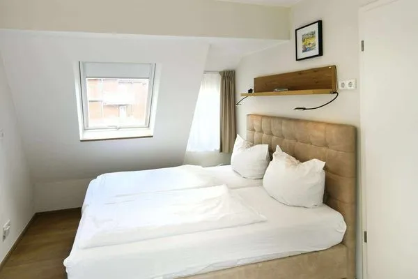 Schlafzimmer Haus Nordland Ferienwohnung Gartenblick