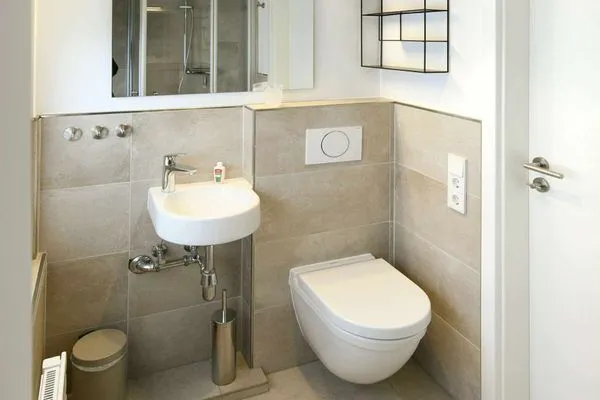 Badezimmer Haus Nordland Ferienwohnung Gartenblick