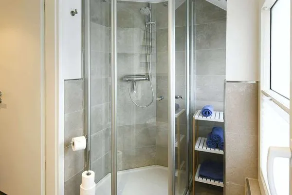 Badezimmer Haus Nordland Ferienwohnung Gartenblick