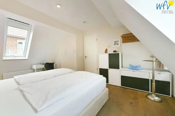 Schlafzimmer Haus Nordland Ferienwohnung Gartenblick