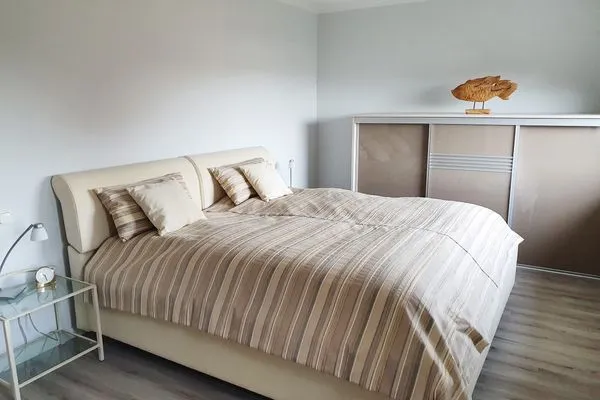 Polsterbett im Schlafzimmer der Ferienwohnung Gorch Fock im Haus Kap Hoorn in Wittdün auf Amrum Haus Kap Hoorn Ferienwohnung Gorch Fock