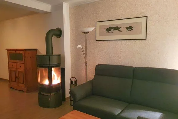 Wohnzimmer mit Kaminofen in der Ferienwohnung Passat im Haus Kap Hoorn in Wittdün auf Amrum Haus Kap Hoorn Ferienwohnung Passat