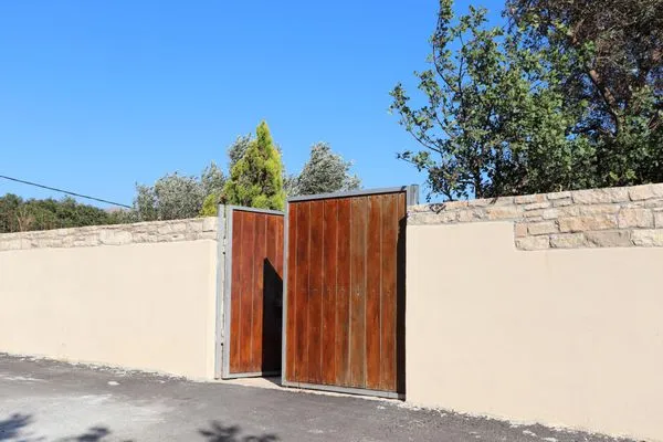 Facade / entrance  Amathianis