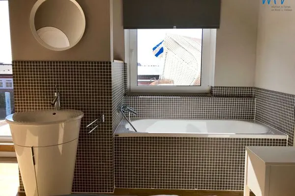 Badewanne im Schlafzimmer Haus Inselrose Ferienwohnung Ankerrose