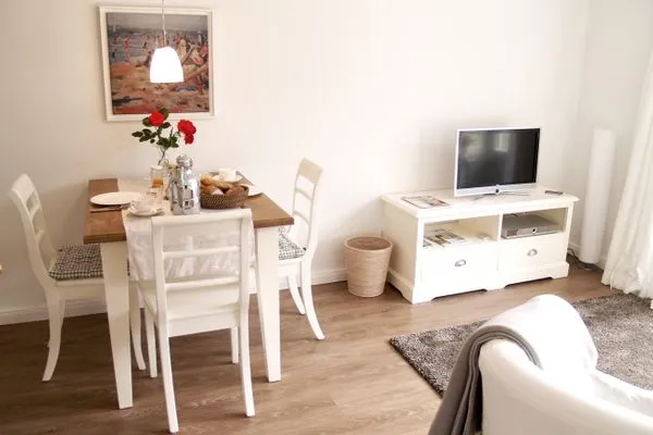 Essbereich der Ferienwohnung Düne in Norddorf auf Amrum Haus Anneliese Bungalow Düne