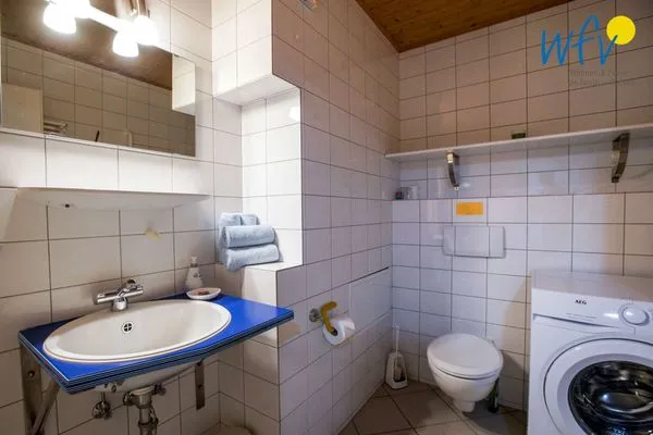 Badezimmer Ferienhaus Greune-Stee-Weg 103b Ferienwohnung Inselblick