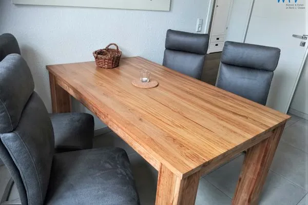 Essbereich (mit neuen Stühlen) Alte Feuerwache Ferienwohnung 4