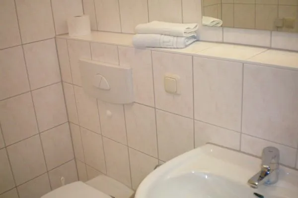 Badezimmer mit Dusche Residenz am Strand Bernsteinglück -  Wohnung 1-09
