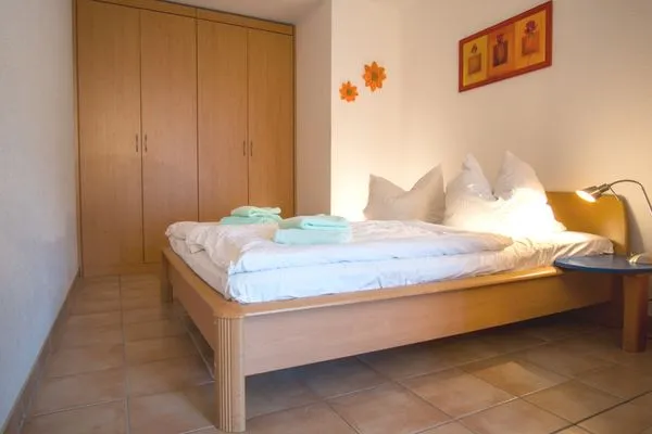 Schlafbereich im offenen Wohnzimmer Residenz am Strand Wohnung 1-15