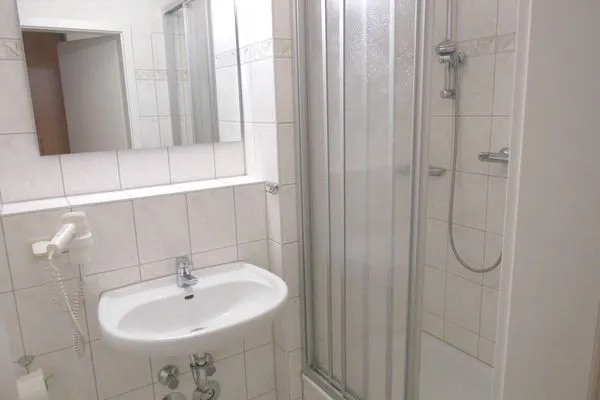 Badezimmer mit Dusche Residenz am Strand Wohnung 1-15