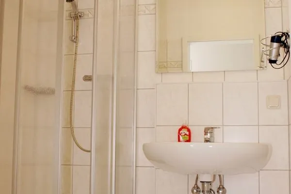 Badezimmer mit Dusche Residenz am Strand Wohnung 1-18