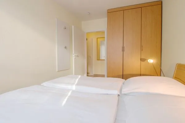 Schlafzimmer mit Doppelbett Residenz am Strand Wohnung 2-33