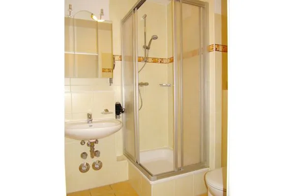 Badezimmer mit Dusche Residenz am Strand Wohnung 2-41