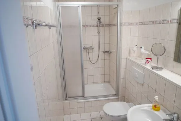 Badezimmer mit Dusche Residenz am Strand Wohnung 2-43