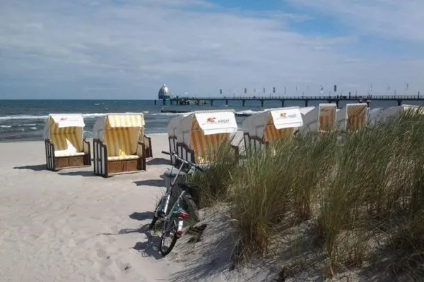 Strand von Zingst mit Ostsee Residenz am Strand Wohnung 2-43