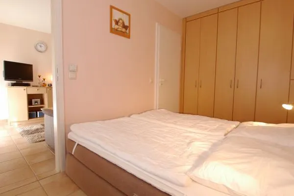 Schlafzimmer mit Doppelbett Residenz am Strand Wohnung 4-57
