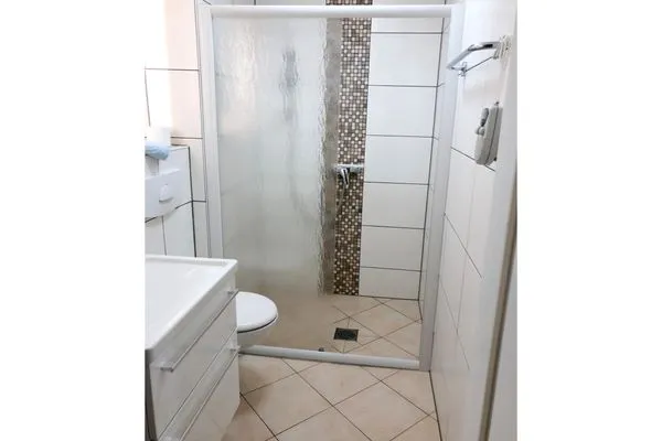 Badezimmer mit Dusche Residenz am Strand Wohnung 4-57