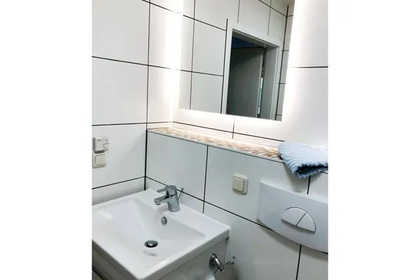 Waschbecken mit Spiegel Residenz am Strand Wohnung 4-57