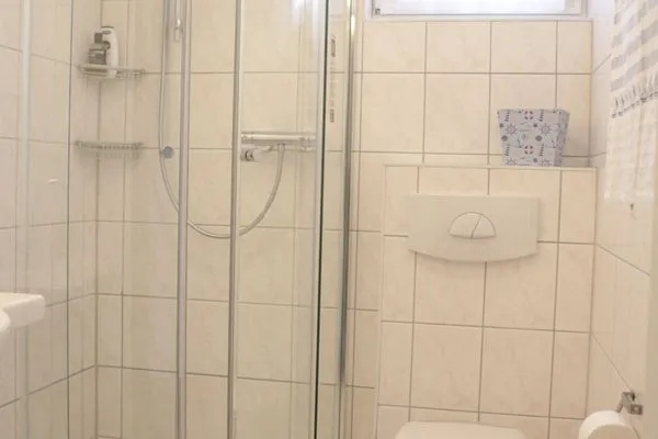 Badezimmer mit Dusche Residenz am Strand Wohnung 4-64