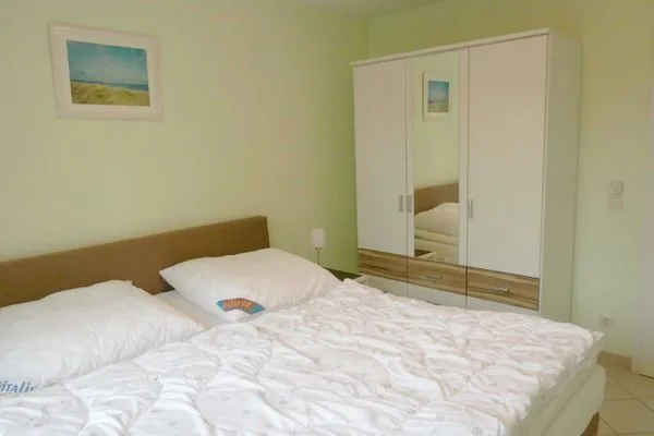 Schlafzimmer mit Doppelbett Residenz am Strand Wohnung 6-74