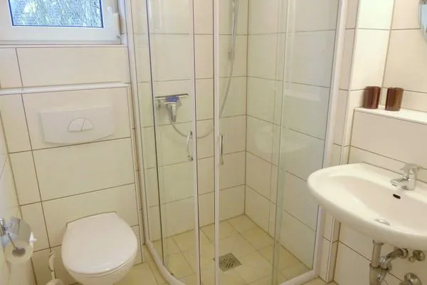 Badezimmer mit Dusche Residenz am Strand Wohnung 6-74