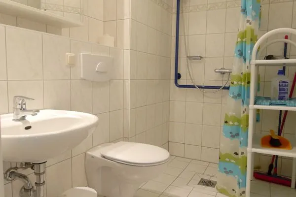 Badezimmer mit Dusche Residenz am Strand Wohnung 6-75