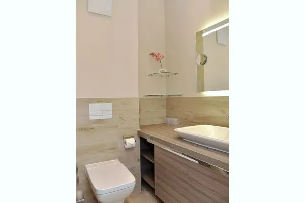 Badezimmer mti Dusche Logierhaus Friedrich WE 3 - "Klaas Störtebecker"