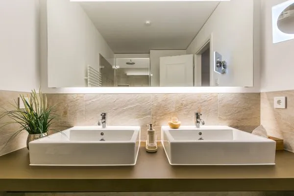 Badezimmer mit zwei Waschbecken Logierhaus Friedrich WE 7 - "Heimatliebe"