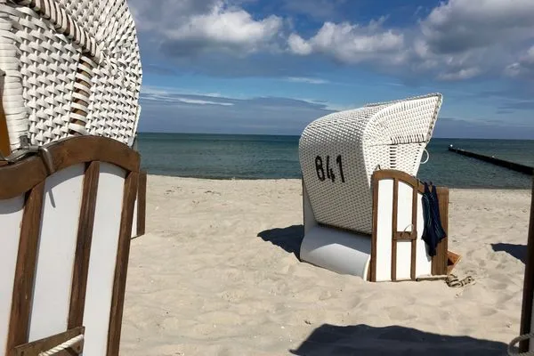 Strandbild mit Strandkörbe Logierhaus Friedrich WE 9 - "Hohe Düne"