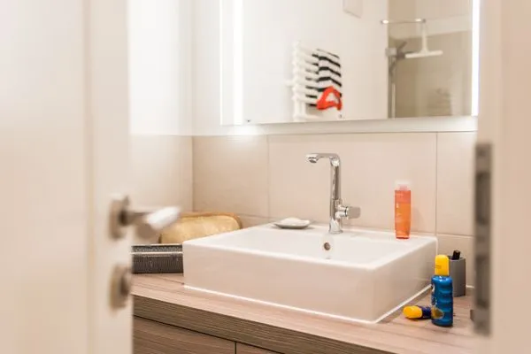 Badezimmer mit Dusche Logierhaus Friedrich WE 10 - "Muschelsucher"