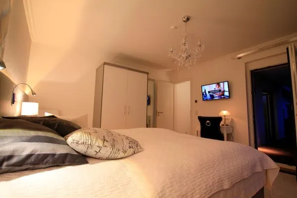 Schlafzimmer mit Doppelbett Logierhaus Friedrich WE 11 - "Strandmuschel"