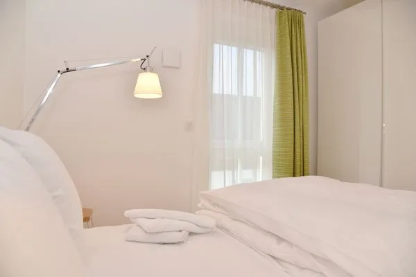 Schlafzimmer mit Doppelbett Logierhaus Friedrich WE 12 - "Dünenglitzern"