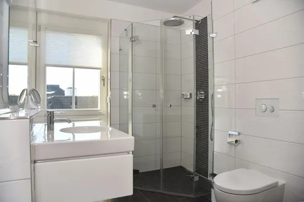 Badezimmer mit Dusche Logierhaus Friedrich WE 13 - "Bernsteinglück"