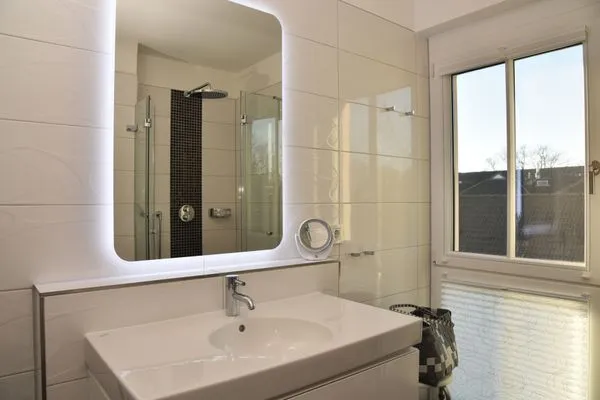 Waschbecken mit Spiegel Logierhaus Friedrich WE 13 - "Bernsteinglück"