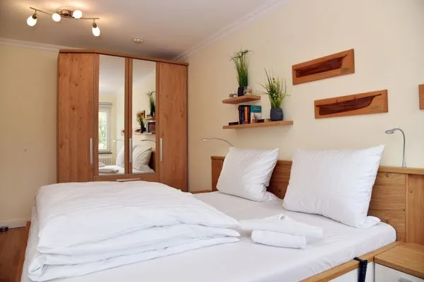 Schlafzimmer mit Doppelbett Logierhaus Friedrich WE 15 - "Ostseeluft"