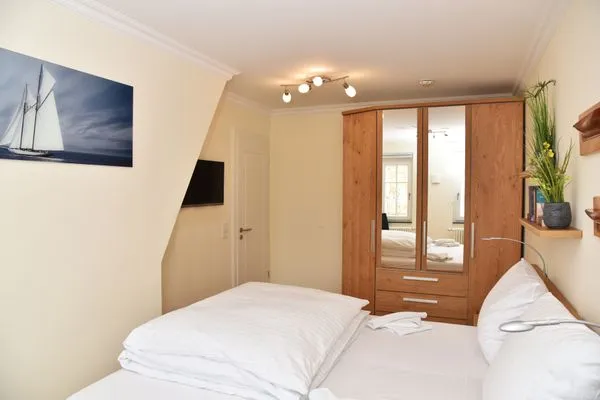 Schlafzimmer mit Doppelbett Logierhaus Friedrich WE 15 - "Ostseeluft"
