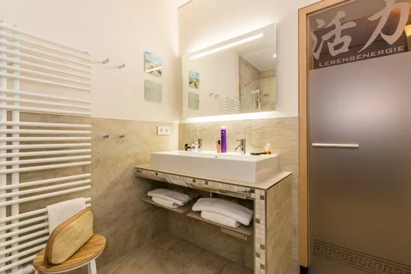 Badezimmer mit Dusche Logierhaus Friedrich WE 17 - "Seestern"