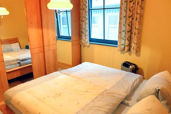 Schlafzimmer mit Doppelbett  Freesenkietz 23