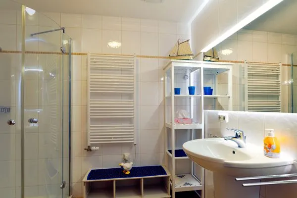 Badezimmer mit Dusche  Freesenkietz 23