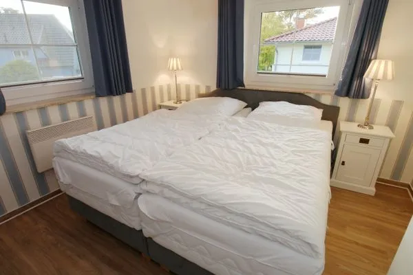 Schlafzimmer mit Doppelbett  Strandhus