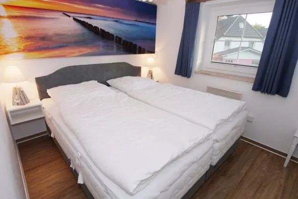 Schlafzimmer mit Doppelbett  Strandhus