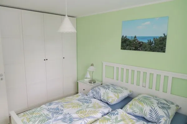 Schlafzimmer mit Doppelbett Kavelweg 13 Kavelweg 13 Wohnung 1 - Strandrefugium